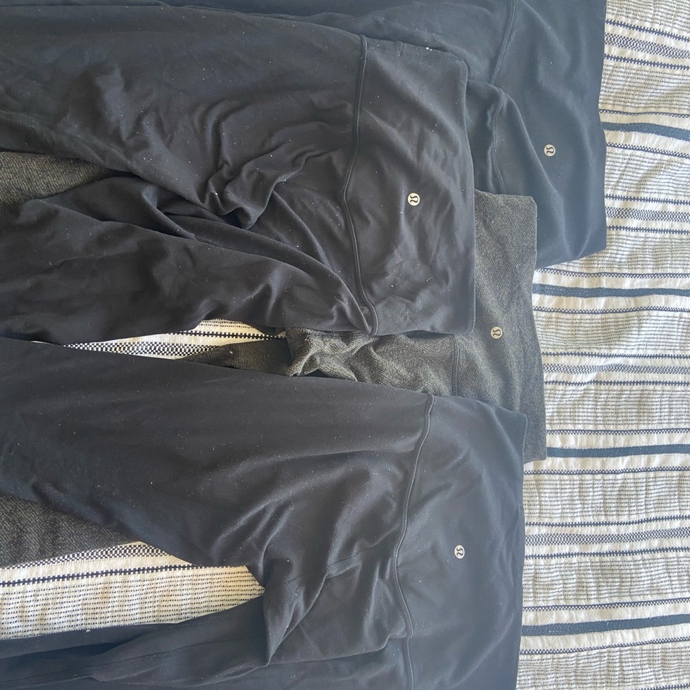 4 pairs of lululemon leggings.